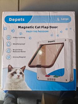 Pets Medium/Large Magnetic 4-Way Cat Locking Flap Door White NEW in Open Box