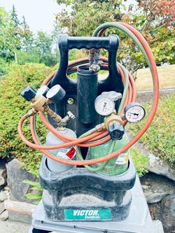 Portable torch set with tanks