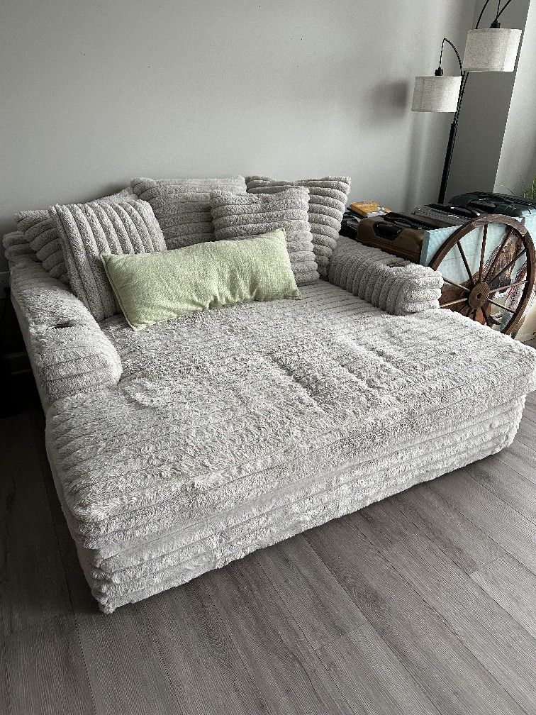 Zelle Or Cash Only: Grey Cotton Couch