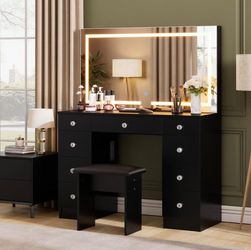 Makeup vanity