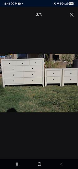 Beautiful dresser and 2 nightstands
