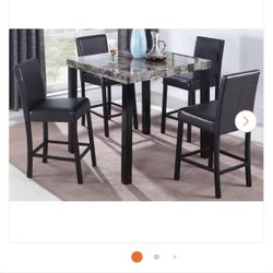 Beautiful Kitchen Table 4 Chairs