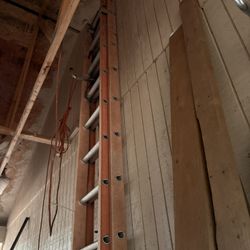 24ft Fiberglass Extension Ladder With Stabilizer