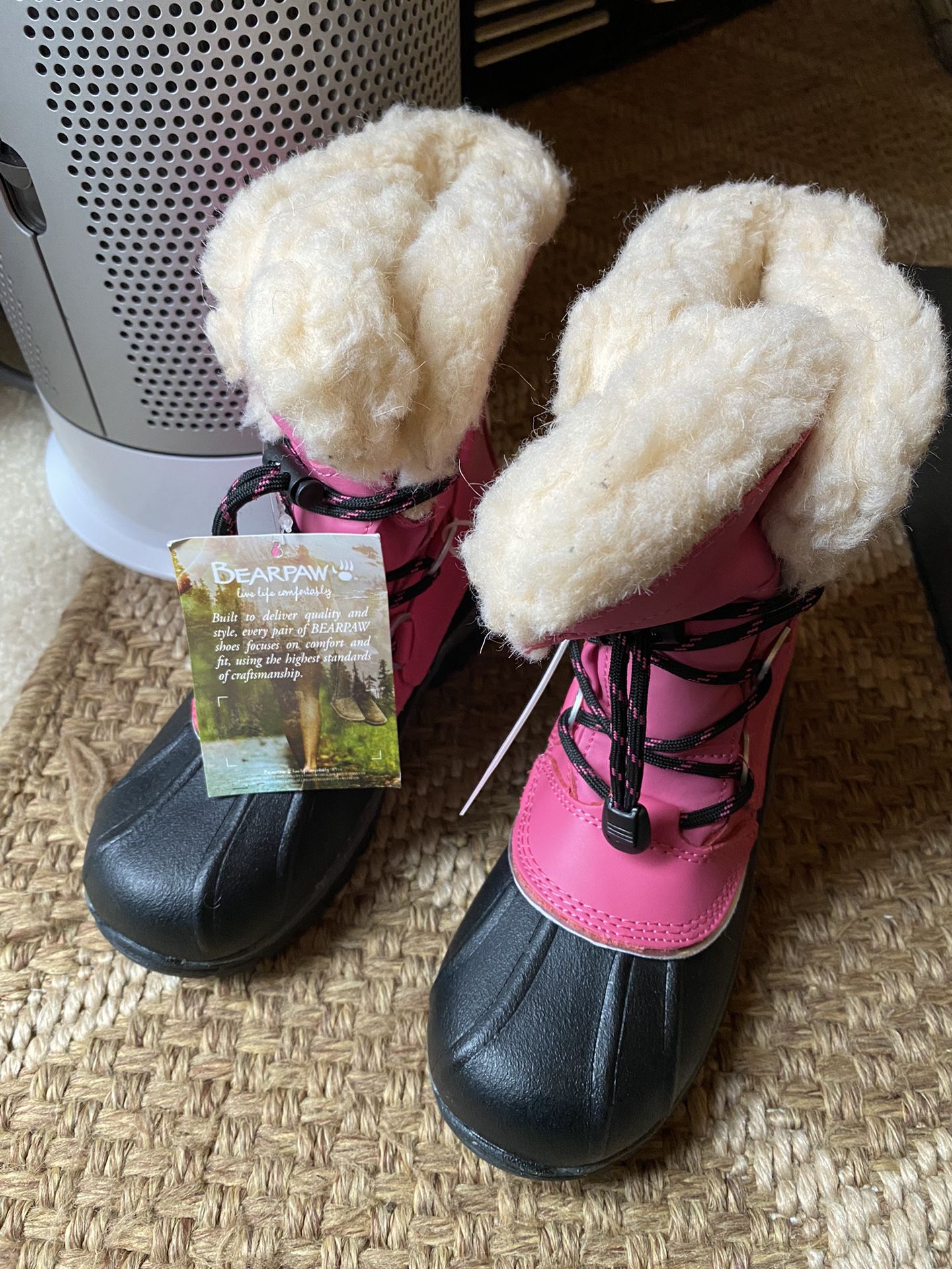 New Bearpaw Snow Boots size Womens/Kids Size 3 Pink Black