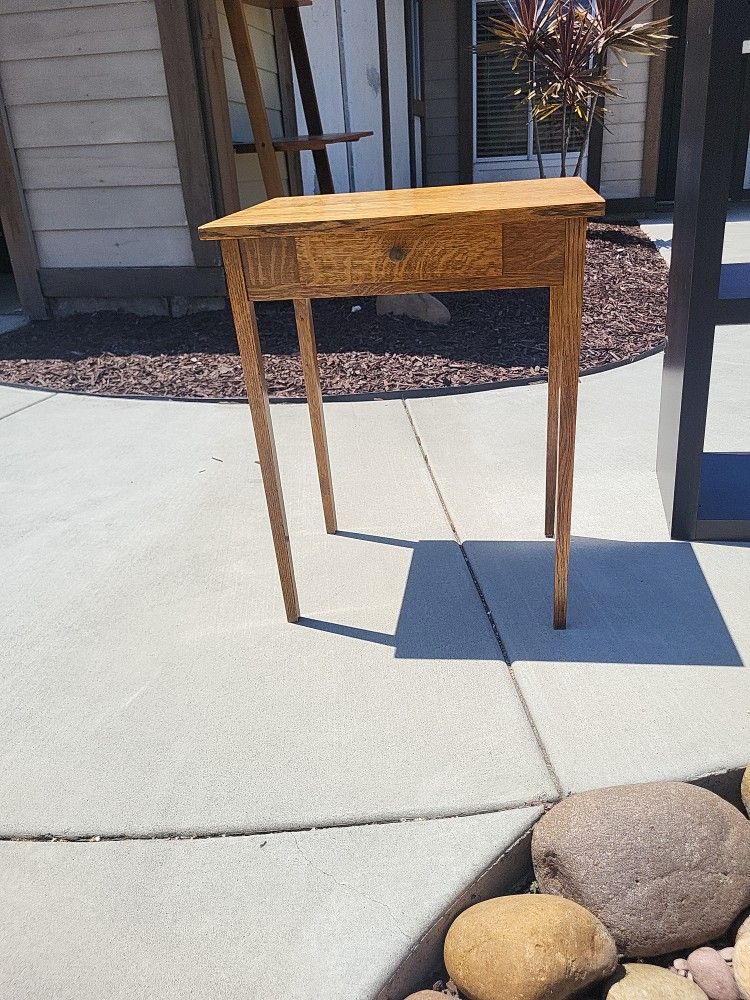 End Table / Bedside Table