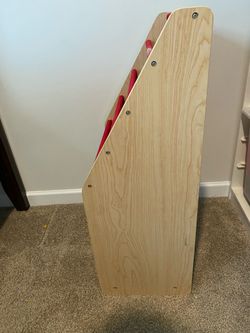 Children’s bookshelf with 4 fabric storage pockets.