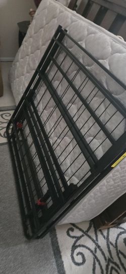 Foldable Metal Frame And Zetra Mattress Twin/ Single