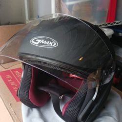 Motorcycle Helmets From Small To XL From $25-40 Serious Inquiries Only Please. Pick Up Anytime.