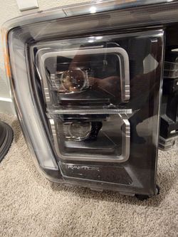 RH PASSENGER 21-23 FORD F150 RAPTOR GEN 3 HEADLIGHT PERFECT CONDITION