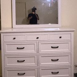 Vanity Table – Good Condition