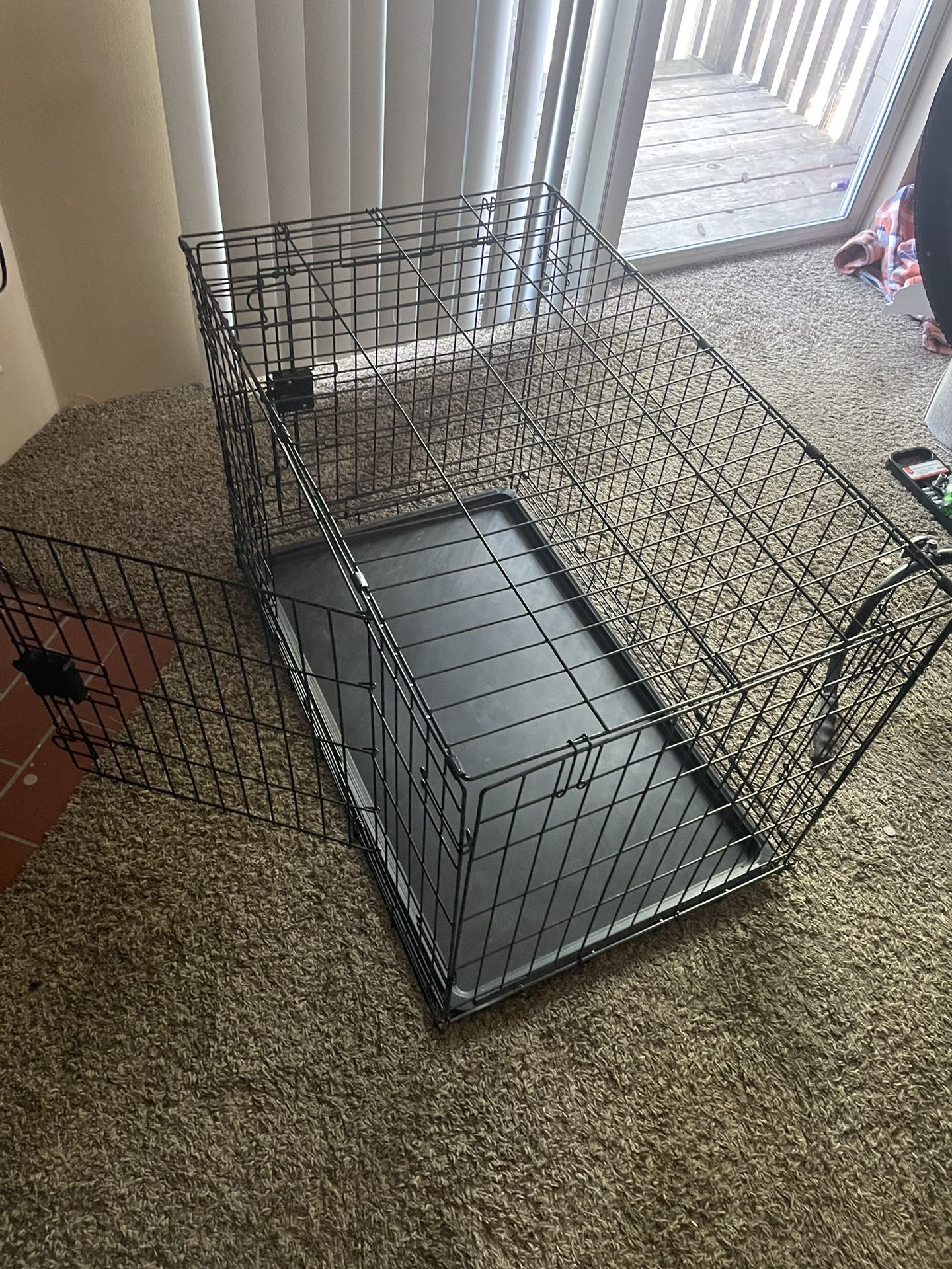 Medium/Large Dog Crate – Excellent Condition!