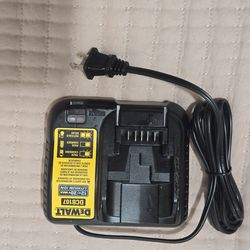 Charger Dewalt.  Original