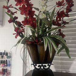 Floral arrangement with metal base