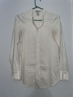 H&M women's fitted mandarin-collar button-down shirt in a classic cream/off-white colorway - Size 2
