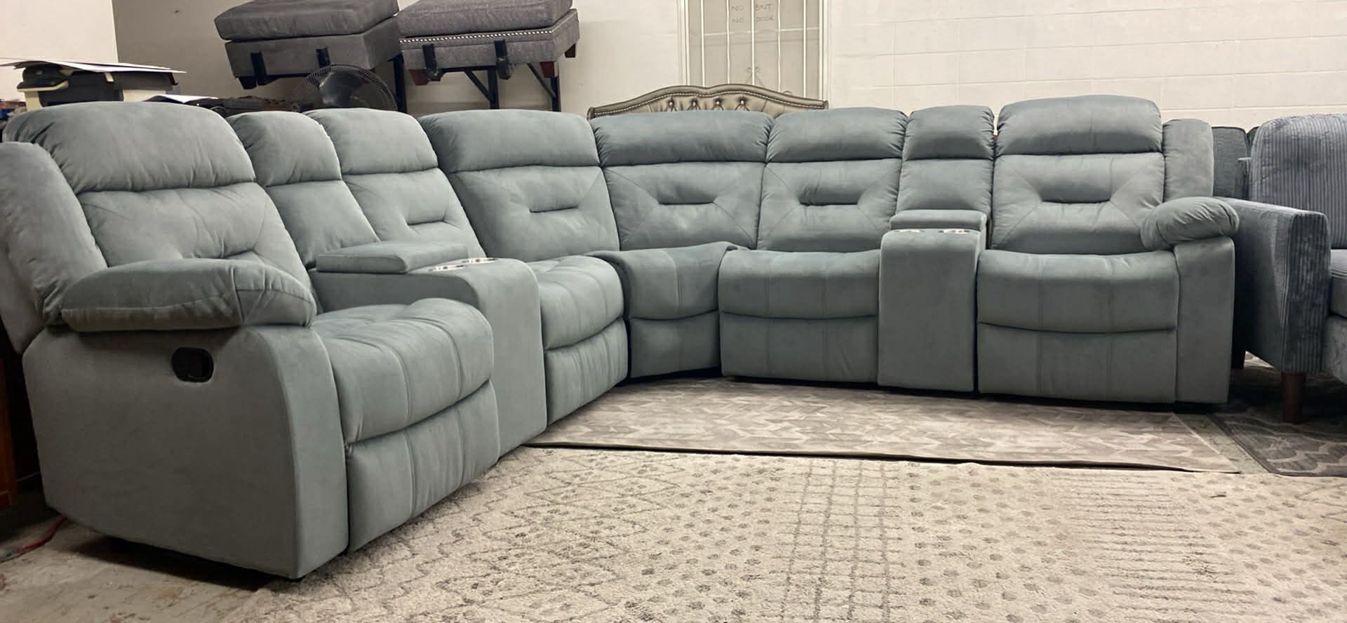 New Recliner Sectional Couch with 2 Consoles! Free Delivery 🚚!