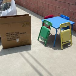 Kids Table With 4 Chairs