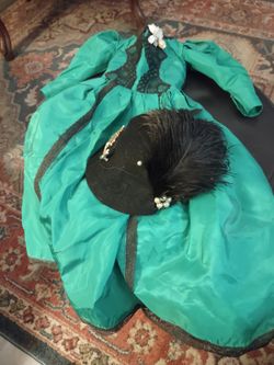 HANDMADE DOLL DRESS  w/ FELT HAT