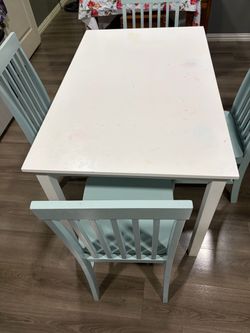 Table with 4 chairs