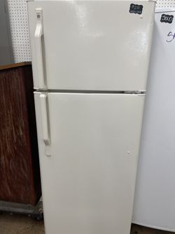 GE LIKE NEW Apartment Size Refrigerator! Dimensions 60.25” H x 23.5” W