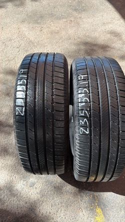 Par 235/55/19 Michelin defender 2 90% vida Dot 1526