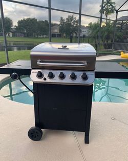 Grill In Excellent Condition (gas tank Is not include)