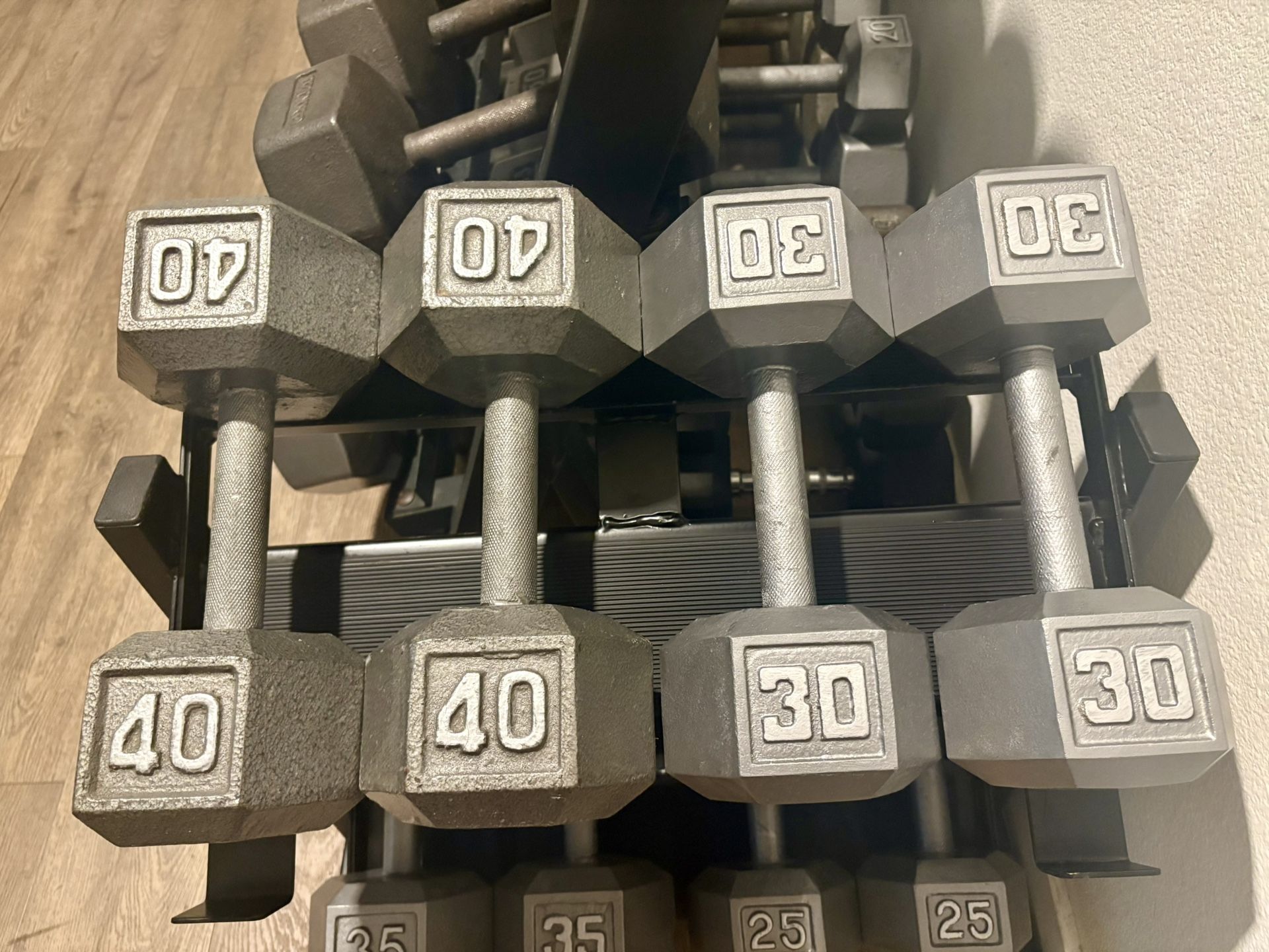Set Of Heavy Hex Cast Iron Dumbbells In NEW CONDITION Total: 260 lbs (NO RACK)