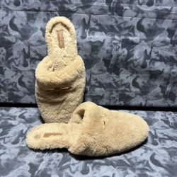 Anine Bing Shearling Mules Camel  The product is a pair of Anine Bing shearling mules in camel color, size 39 (UK size 6, US size 8.5). These slip-on 