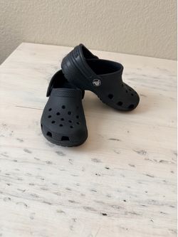 Crocs toddler size 9