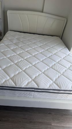 Cama queen con colchón