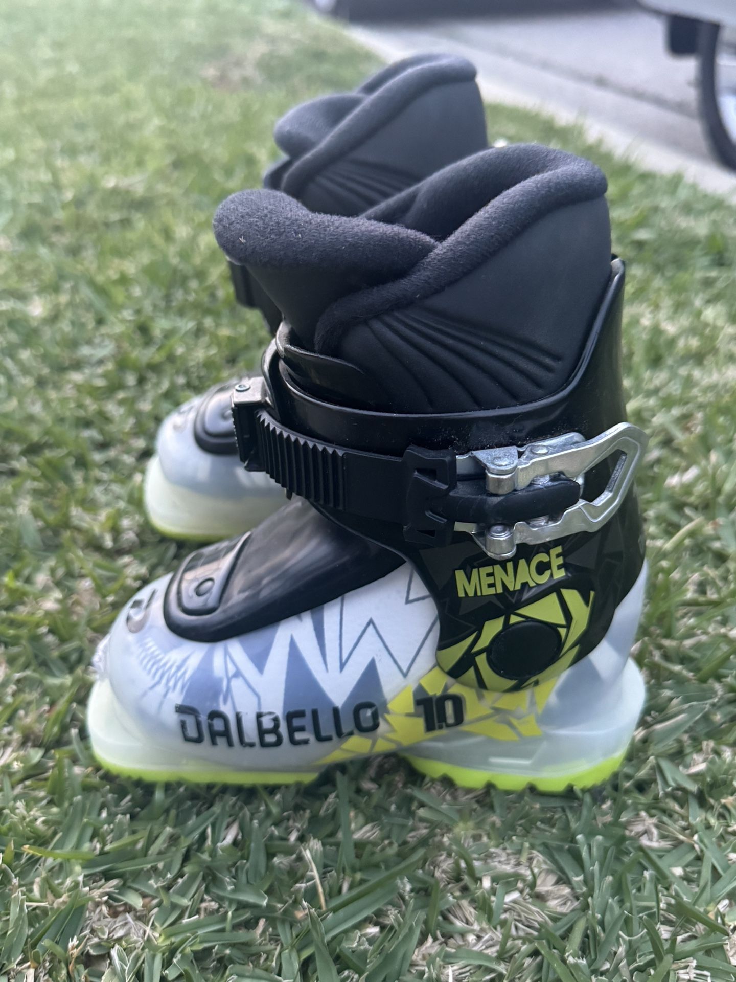 Dalbello Menace 1 Alpine Ski Boots Kids Size 7, 196mm 155