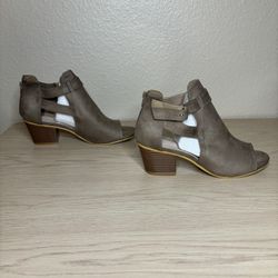 Women’s Heeled Booties Sandals Size 9
