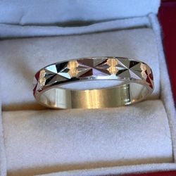 14K Solid Gold Diamond Pattern Wedding Ring.  Size 9.
