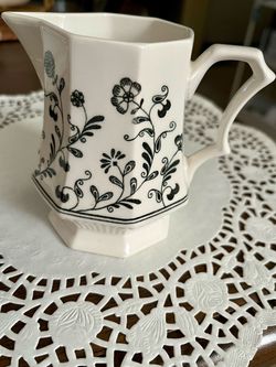 Black and white floral creamer