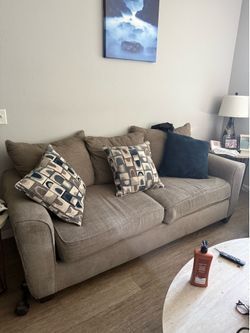 Comfortable Modern Couch Set
