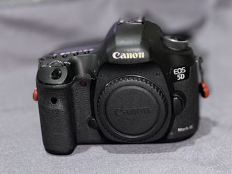 Canon 5D Mark III DSLR