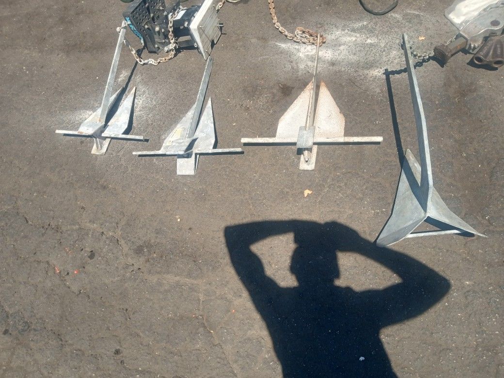 Used Marine Parts From Various Boat Manufacturers & Sizes Of 20' to 60'
