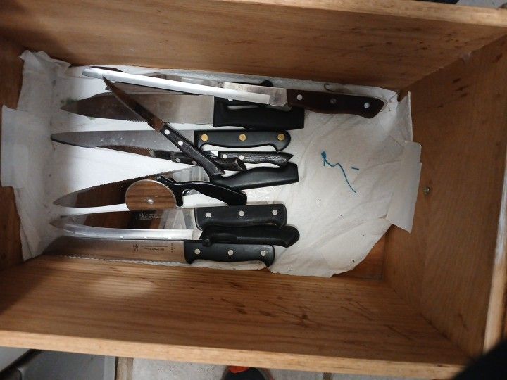 Assorted Kitchen Knifes