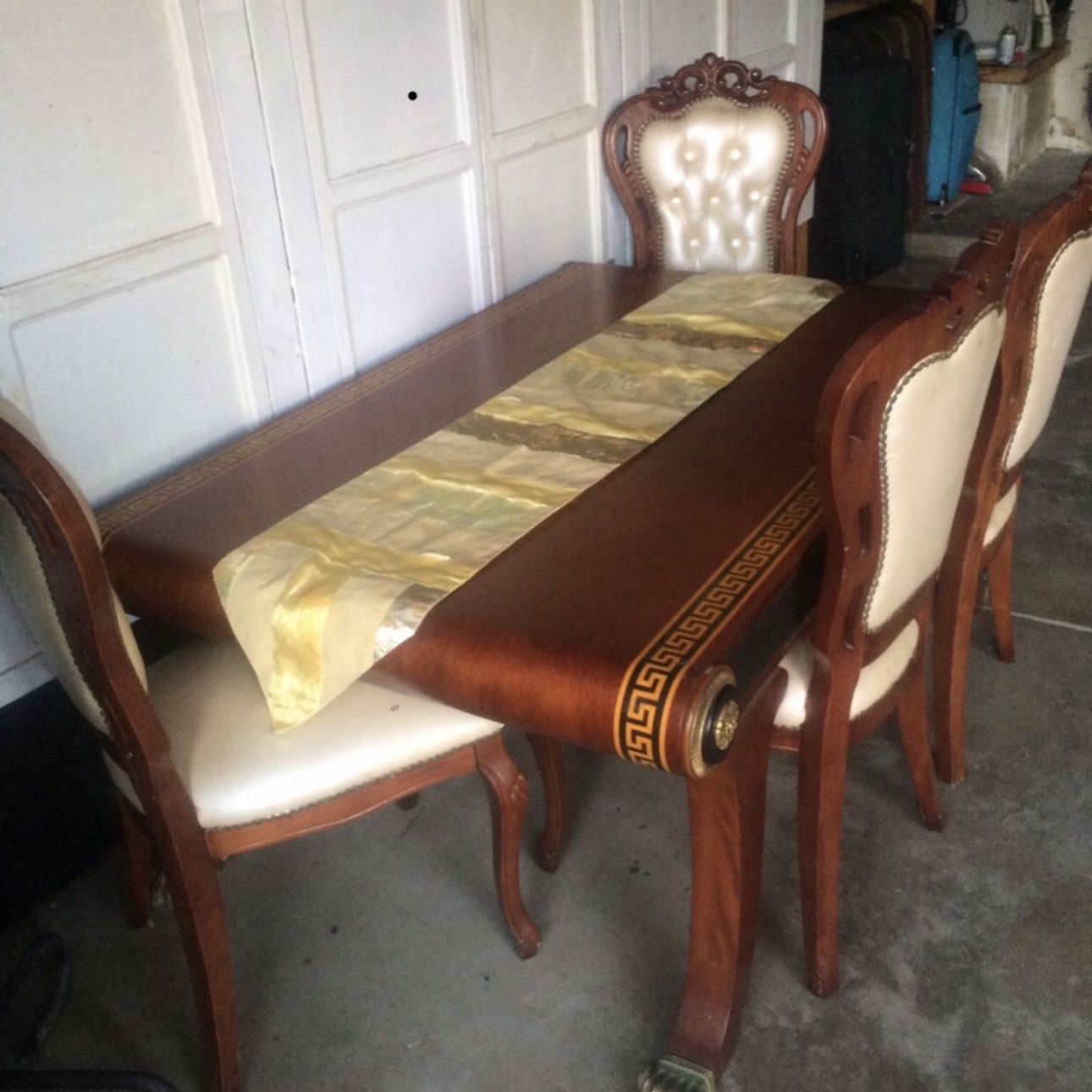 Dining  Table With The 4 L Chairs Good Condition For $1200