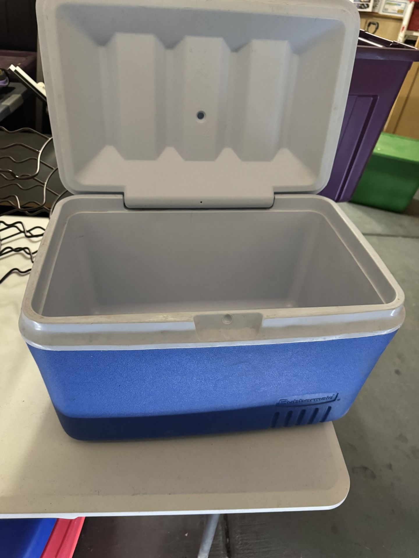 Rubbermaid Cooler