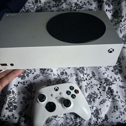 Xbox Xs With Wires N Controllers 