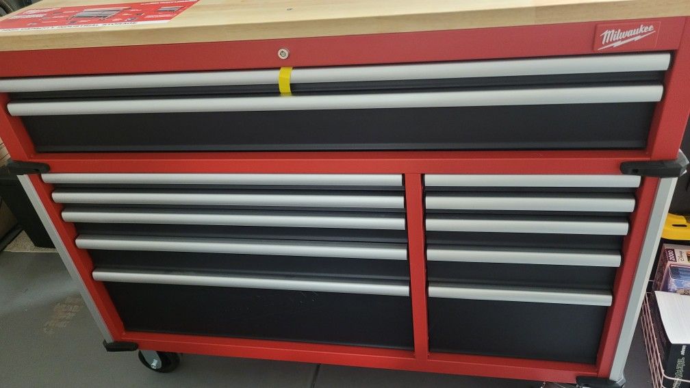 Milwaukee Workbench Heavy Duty Red
