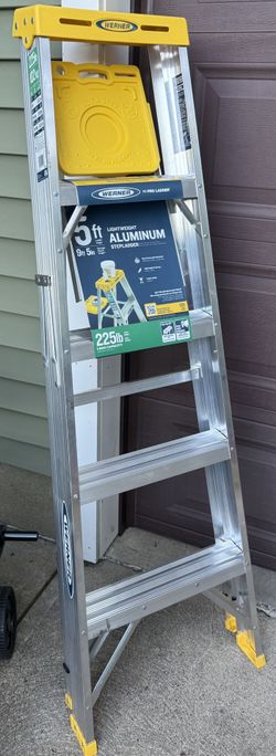 NEW! WERNER 5ft. Aluminum Step Ladder(9 ft. Reach Height)225 lb. Load Capacity-Type II Duty Rating