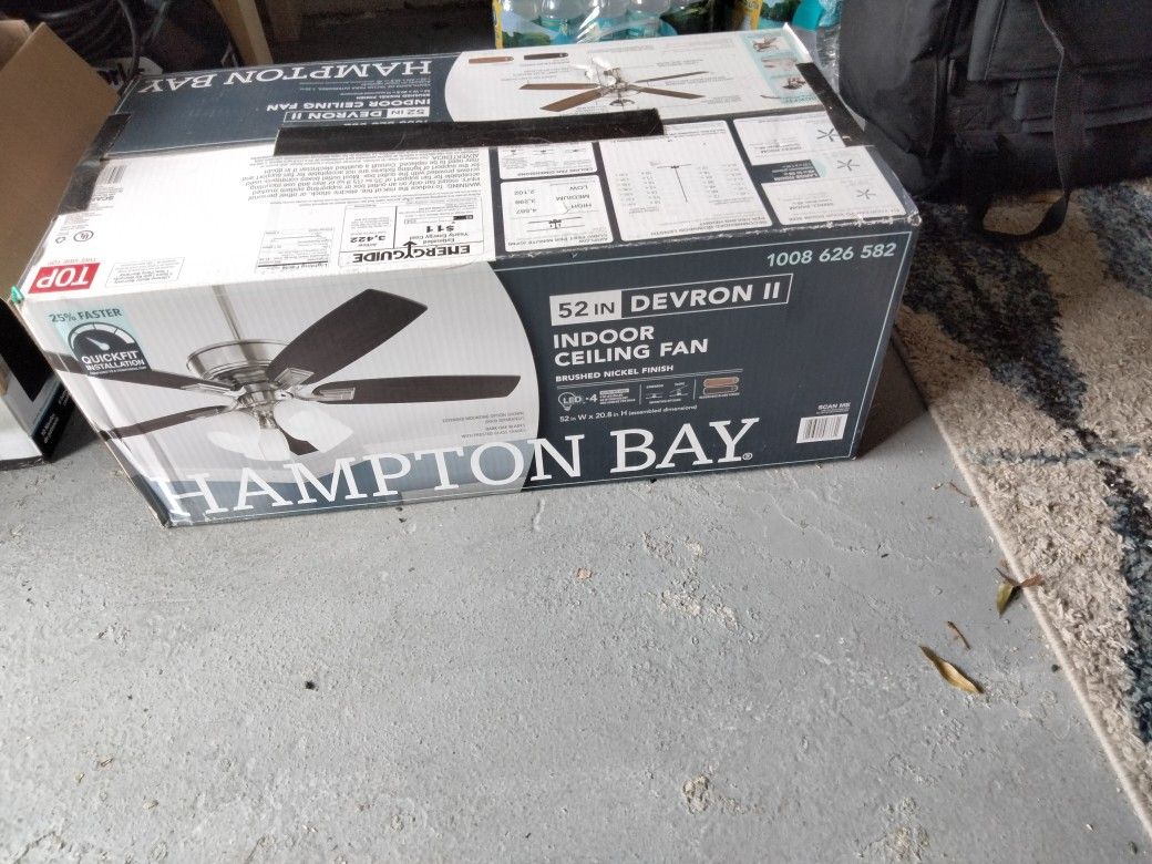 Ceiling Fan Hampton Bay 52"