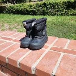 Boy's Snow Boots Size 2