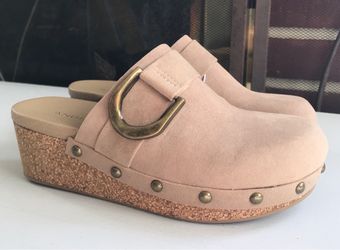 🌞(NEW) (1 AVAILABLE) WOMEN’S TAUPE ANDIAMO AGERMAINE STUDDED CLOGS - SIZE: 6🌞