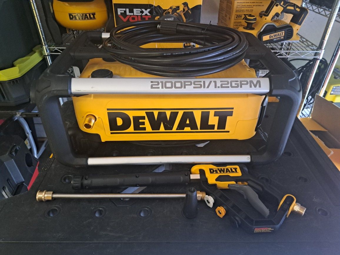 DEWALT
2100 PSI 1.2 GPM 13 Amp Cold Water Electric Pressure Washer with Internal Equipment Storage