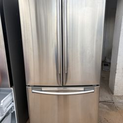 Samsung 33 Counter Depth Fridge Works Perfect In Good Condition. Free Delivery To Your Garage.