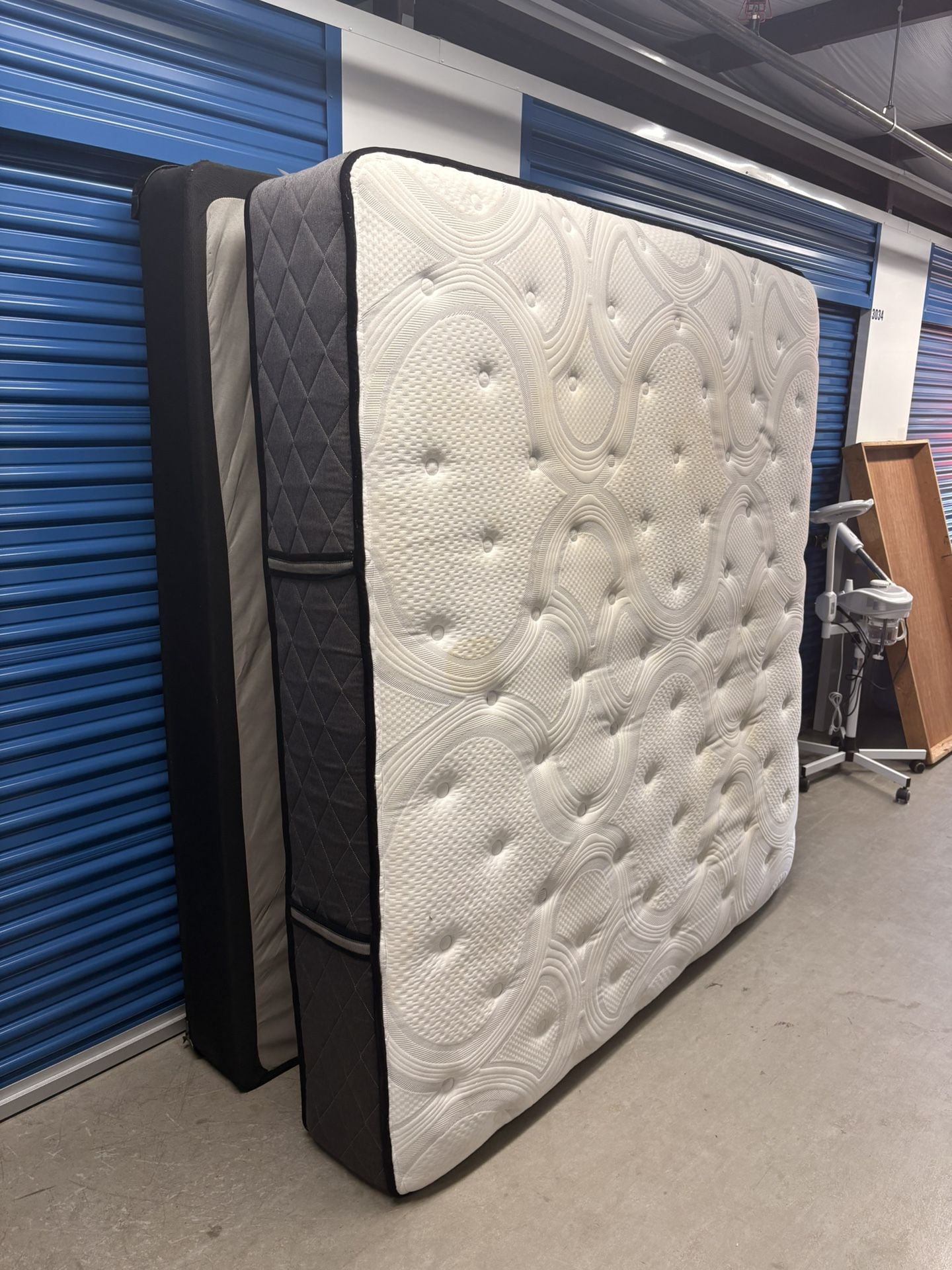Sealy King Size Mattress Set