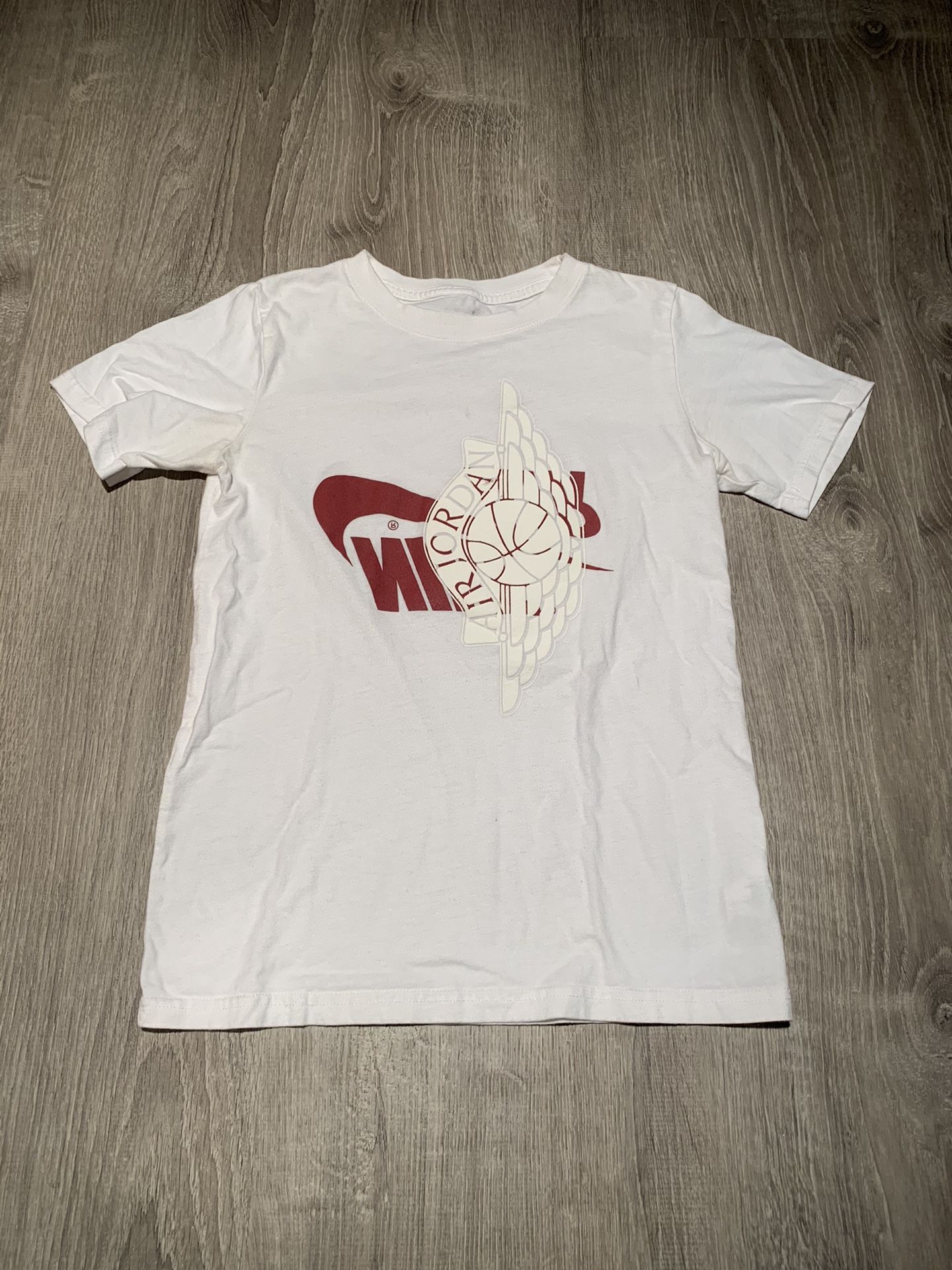 Nik Air Jordan White Red Tee Shirt - Size Boys Medium