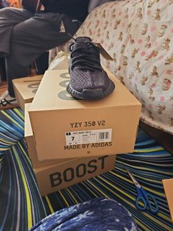 YEEZY BOOST 350 V2 ONYX